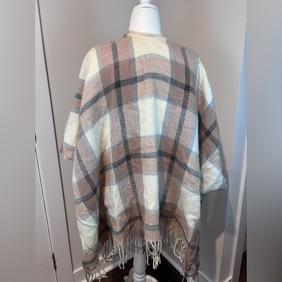 Plaid Fringe Open Front Poncho Wrap – Tan, Cream & Gray Checkered Shawl - Picture 6 of 13
